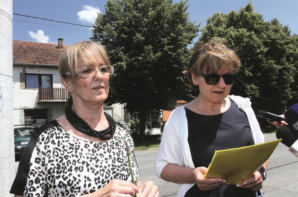 01.07.2014., Osijek - Prvi puta nakon ubojstva nacelnika PU Osjecko baranjske obiljezeno je ubojstvo Josipa Raihla Kira na ulazu u prigradsko naselje Tenja. Obiljezavanje je odrzano u organizaciji Centra za mirovne studije, inicijative mladih za ljudska prava i Srpskog narodnog vijeca Photo: Marko Mrkonjic/PIXSELL