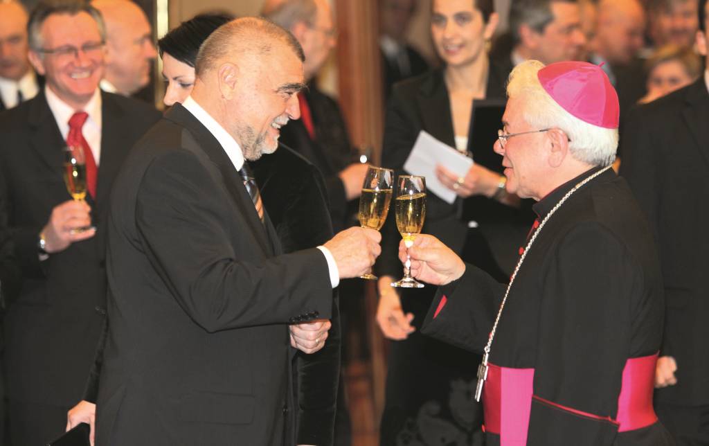 15.01.2010., Zagreb - Novogodisnje primanje diplomatskog zbora . Predsjednik RH Stjepan Mesic posljednji puta je primio na prijem diplomatski zbor. Doajen Diplomatskog zbora apostolski nuncij Mario Roberto Cassari i Stjepan Mesic Photo: Zeljko Lukunic/PIXSELL