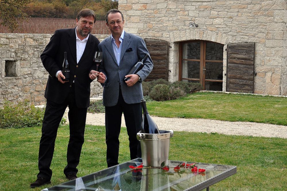 VLASNICI VINARIJE MENEGHETTI, GORAN HANŽEK I MIROSLAV PLIŠ, OBRAĐUJU DESET HEKTARA VINOGRADA, A NAJVIŠE IZVOZE U AUSTRIJU, NJEMAČKU I BELGIJU FOTO: Arhiva Nacionala
