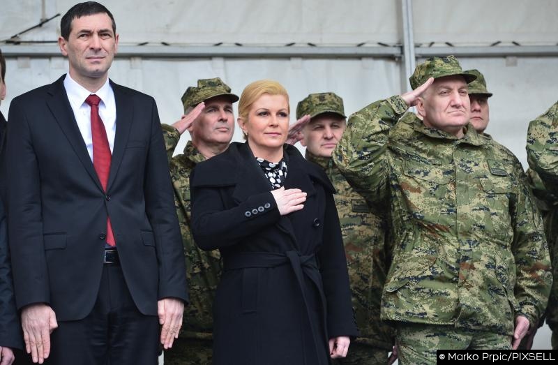 MINISTAR OBRANE ANTE KOTROMANOVIĆ (LIJEVO) I PREDSJEDNICA KOLINDA GRABAR-KITAROVIĆ DOGOVORILI SU SE OKO SMJENE ZDRAVKA KLANCA FOTO: Marko Prpic/PIXSELL