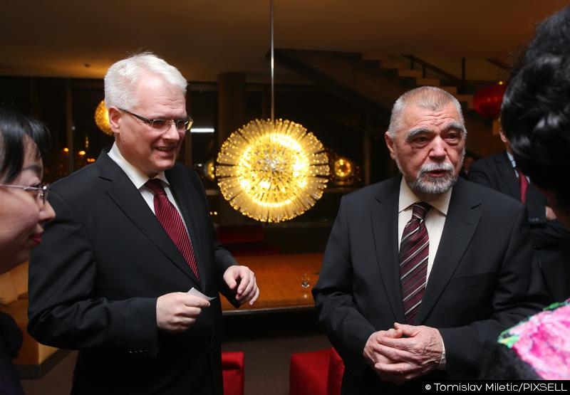 BIVŠI PREDSJEDNIK STJEPAN MESIĆ U DRUŠTVU AKTUALNOG PREDSJEDNIKA IVE JOSIPOVIĆA FOTO: Tomislav Miletic/PIXSELL