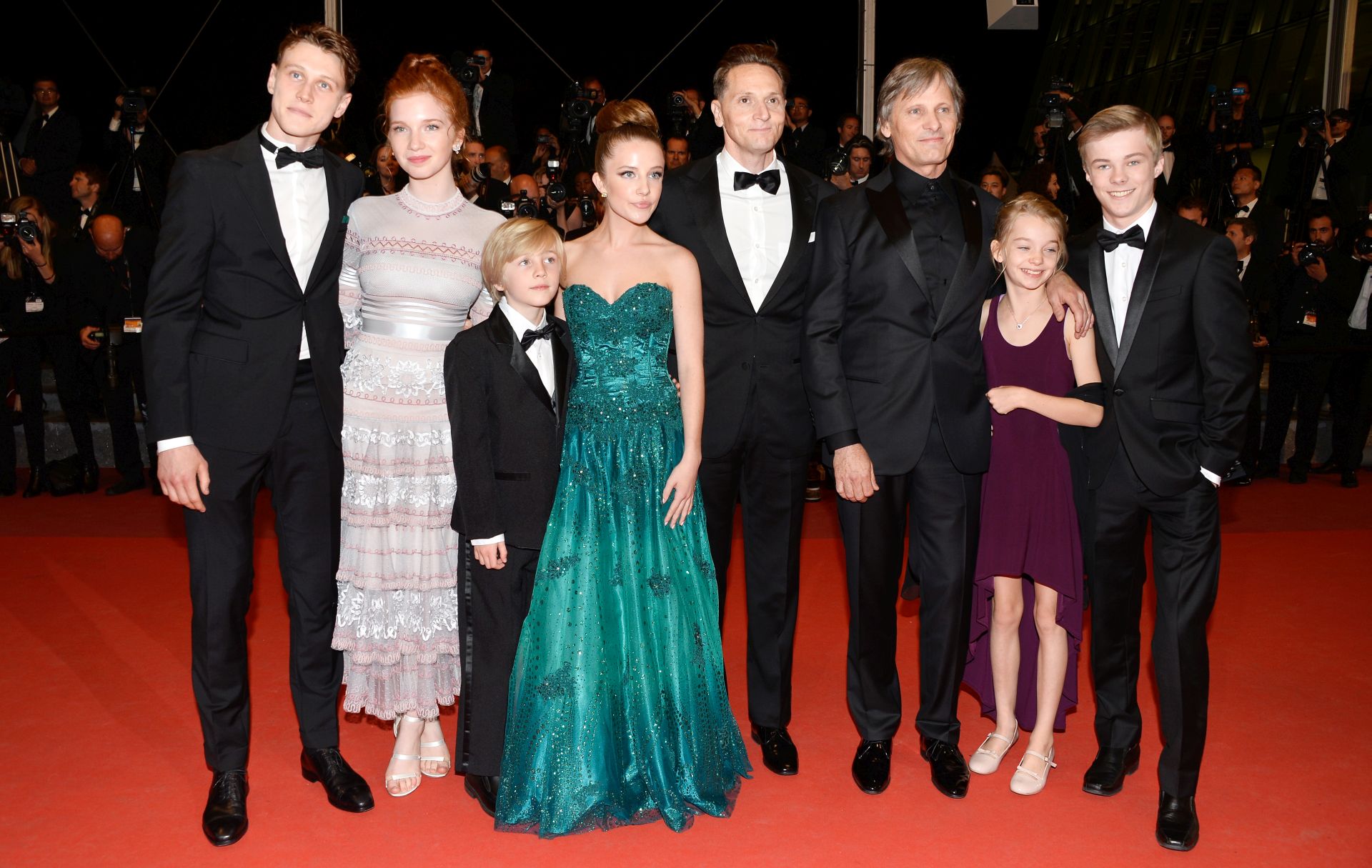 George MacKay, Annalise Basso, Charlie Shotwell, Samantha Isler, director Matt Ross, Viggo Mortensen, Shree Crooks i Nicholas Hamilton (Photo by Pascal Le Segretain/Getty Images)