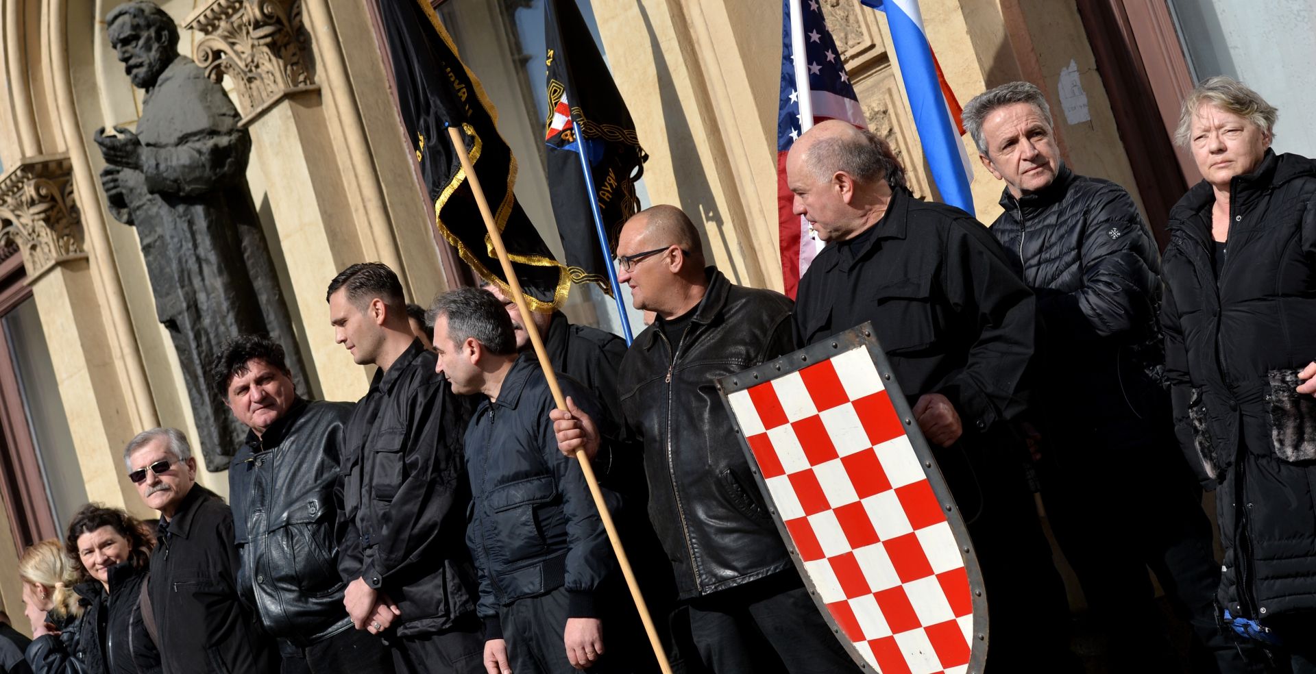 26.02.2017., Zagreb - Prosvjed HSP AS protiv stanja u drzavi i prisega domovini te javna podrska Donaldu Trumpu, uz postrojavanje novih casnika Hrvatskih domoljubnih snaga. Photo: Marko Lukunic/PIXSELL