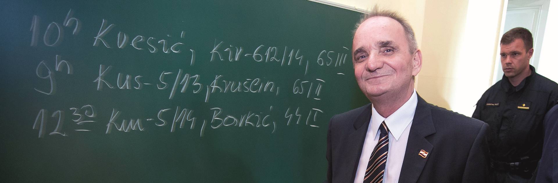 02.10.2014., Osijek - Na rocistu na Zupanijskom sudu suocili su se Branimir Glavas i osjecki gradonacelnik Ivica Vrkic. Branimir Glavas stigao je iz KPZ Mostar, kao privatni tuzitelj koji je podigao tuzbu za klevetu protiv Vrkica. Glavas na izlasku iz sudnice. 
Photo: Davor Javorovic/PIXSELL