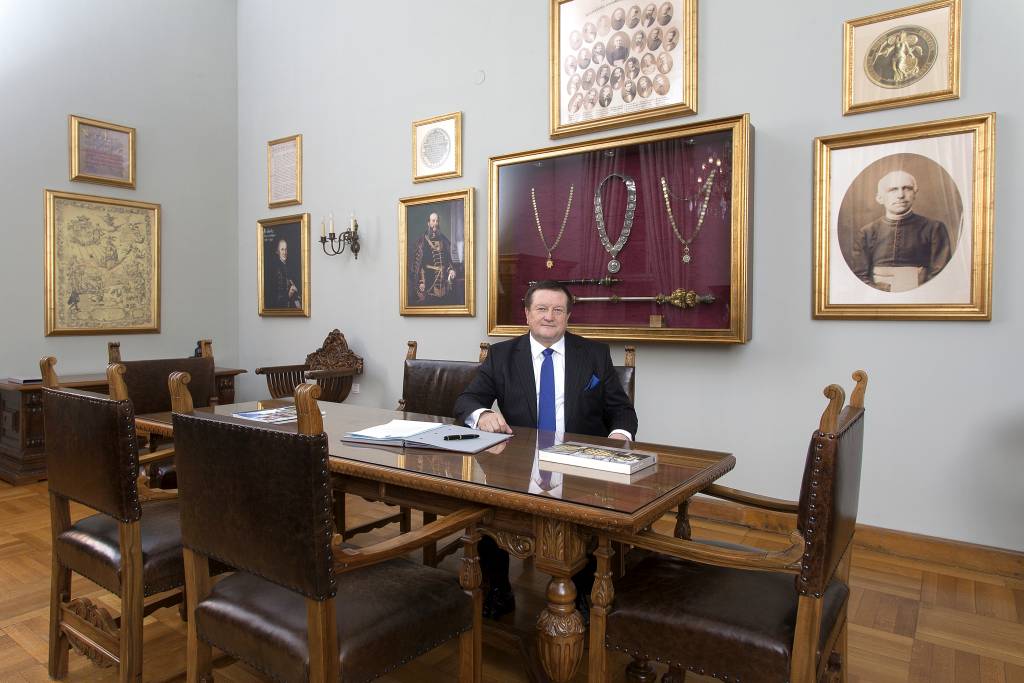 DAMIR BORAS TVRDI DA ĆE NASTAVITI RAZVIJATI KVALITETNE PROJEKTE KOJE JE ZAPOČEO NJEGOV PRETHODNIK ALEKSA BJELIŠ


FOTO: Luka Mjeda 
