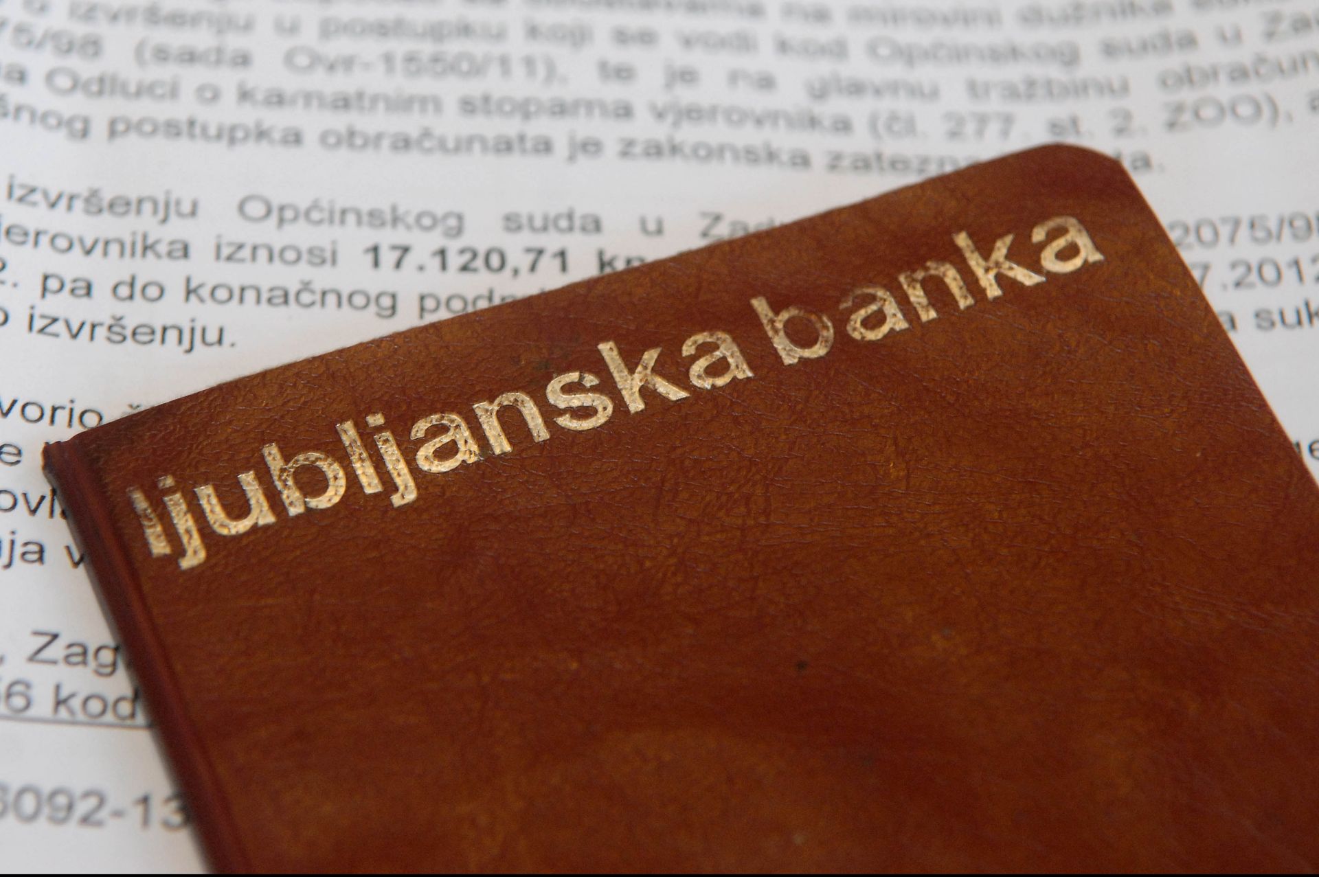 03.01.2013., Zadar - Nekadasnji klijent Ljubljanske banke Slavko Marusic, dobio je rjesenje o ovrsi. Banka mu je sjela na mirovinu i potrazuje oko 17 000 kn na ime duga od 8 kn iz 1989 godine ukljucujuci kamatu.
Photo: Dino Stanin/PIXSELL