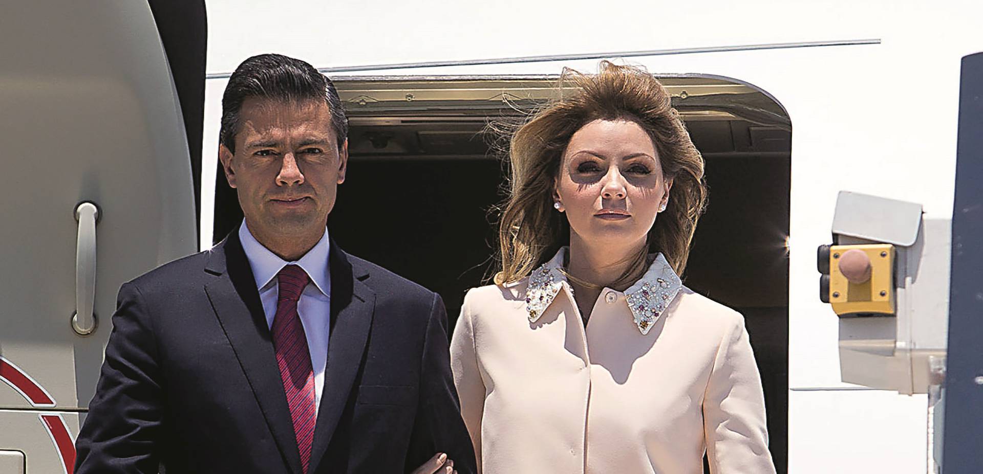 (141114) -- BRISBANE, Nov. 14, 2014 () -- Mexican President Enrique Pena Nieto (L) arrives at Brisbane Airport to attend the G20 Summit in Brisband, Australia, Nov. 14, 2014. (/Pool)