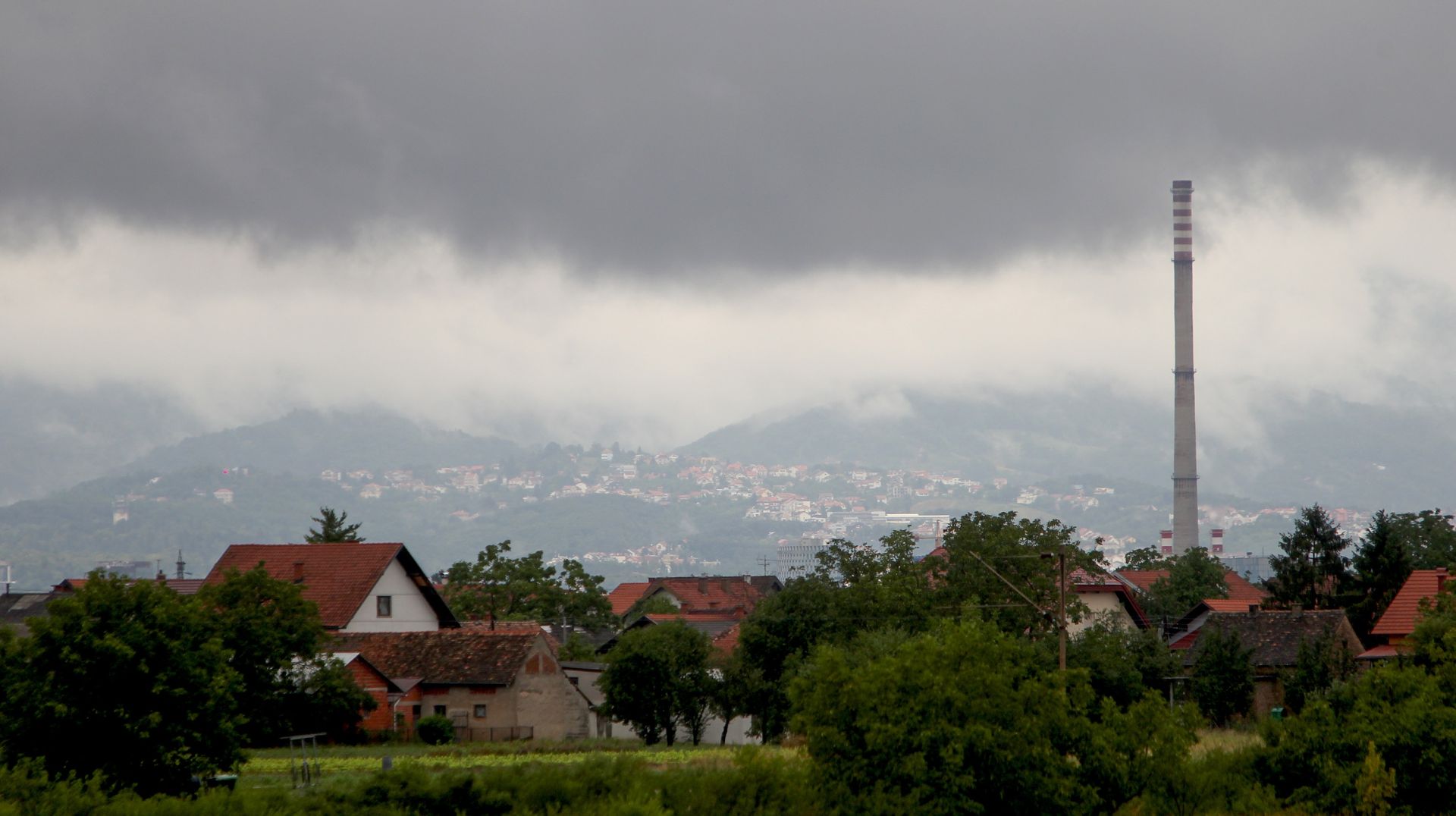 26.05.2014., Oblacno jutro u Zagrebu i Velikoj Gorici sa jesenskim temperaturama.
Photo: Goran Jakus/PIXSELL