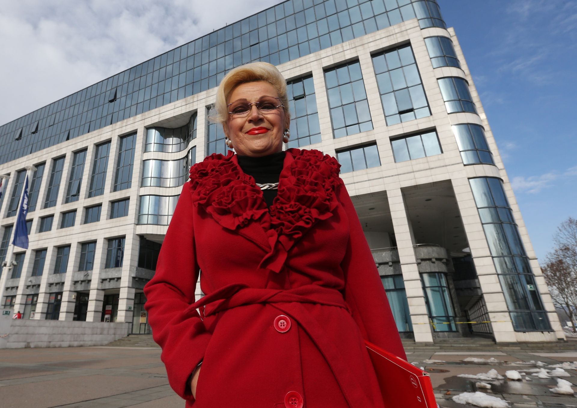 30.01.2013., Zagreb -Prosvjed Vesne Balenovic bivse zaposlenice Ine koja je prije desetak godina dobila otkaz, sada nakon sudske odluke zeli povratak na radno mjesto.
Photo: Robert Anic/PIXSELL