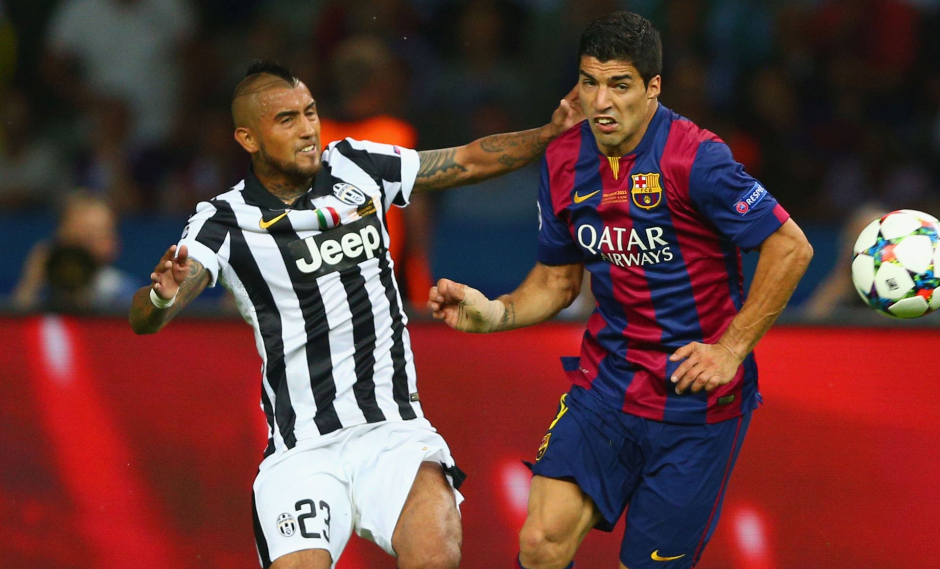 BERLIN, GERMANY - JUNE 06: Arturo Vidal of Juventus challenges Luis Suarez of Barcelona during the UEFA Champions League Final between Juventus and FC Barcelona at Olympiastadion on June 6, 2015 in Berlin, Germany.  (Photo by Paul Gilham/Getty Images)