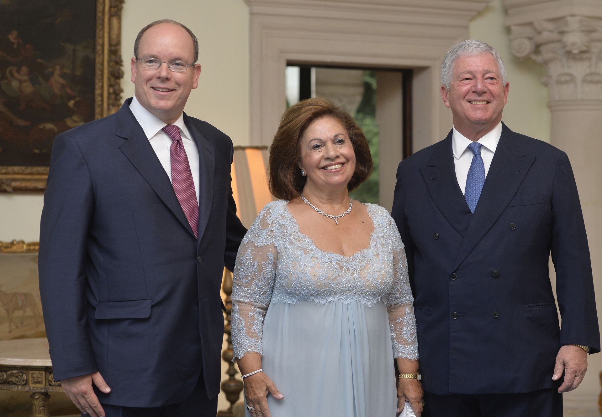 Beograd, 18.7.2015. - Princ Aleksandar II Karaðorðeviæ, prijestolonasljednik zadnjeg vladara nekadanje Kraljevine Jugoslavije Petra II Karaðorðeviæa, priredio je u Bijelom dvoru gala veèeru u povodu svojeg 70. roðendana i okupio vie od 500 uzvanika iz cijelog svijeta. Aleksandar Karaðorðeviæ, princeza Katarina i princ Albert od Monaka.
foto HINA/ TANJUG/ ZORAN ZESTIC/ ua