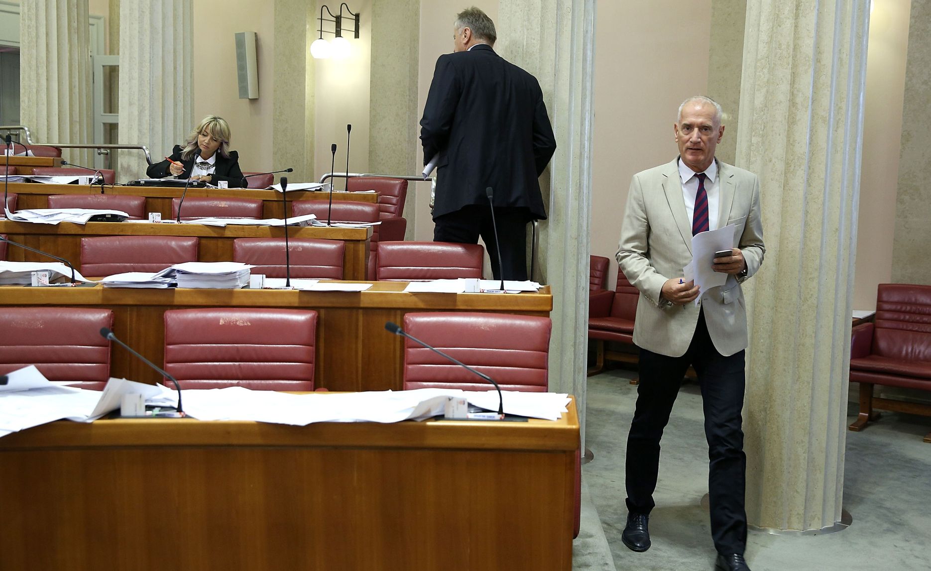 07.07.2015., Zagreb - Sabor RH  je 17. sjednicu nastavio raspravom o konacnom prijedlogu zakona o izmjenama i dopunama Zakona o putnim ispravama hrvatskih drzavljana. Suncana Glavak, Djuro Popijac, Boris Blazekovic. Photo: Patrik Macek/PIXSELL