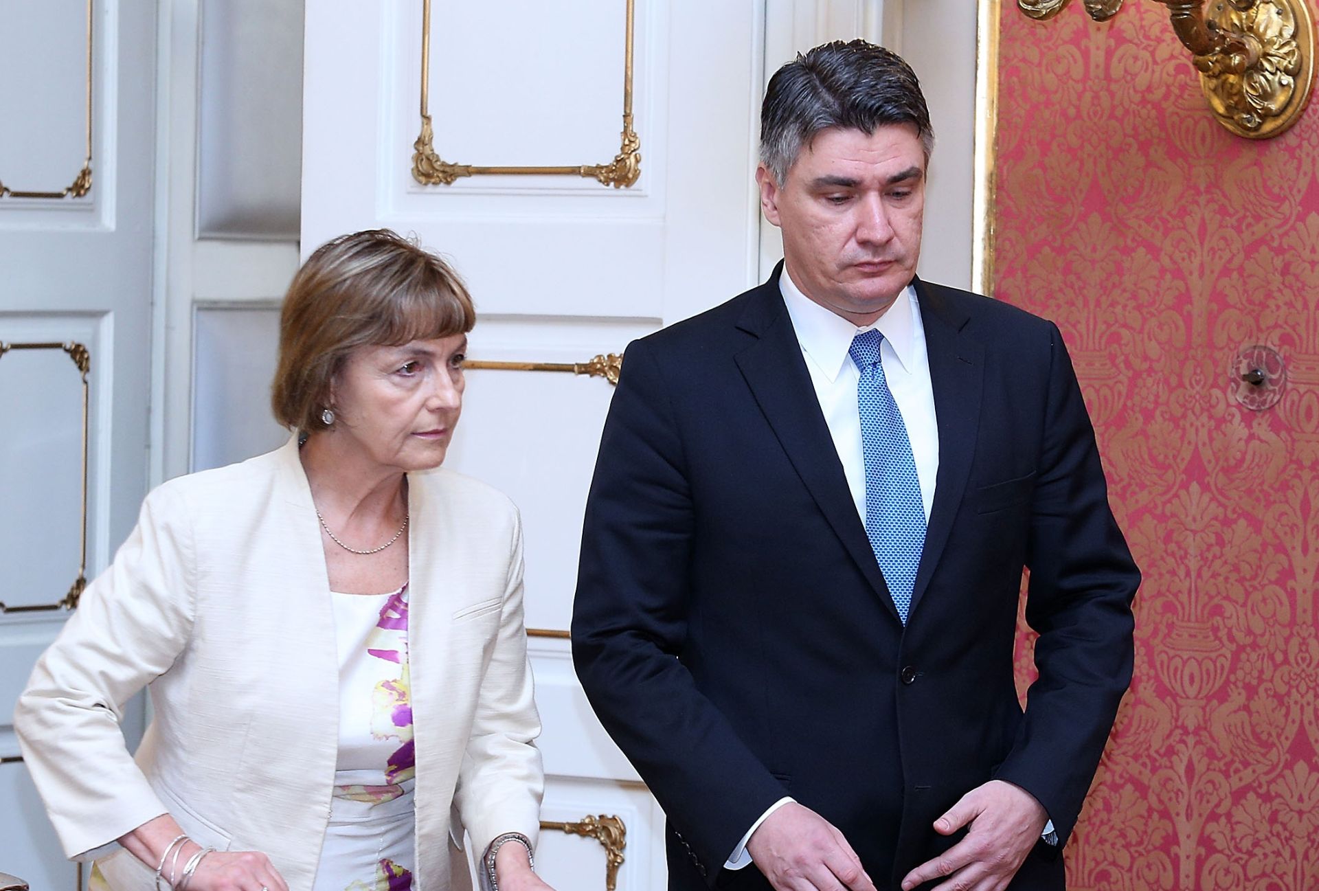23.07.2015., Zagreb - U Banskim dvorima odrzana je redovita sjednica Vlade RH, na kojoj je, uz ostalo, raspravljeno o zastiti potrosaca i subvenciji studenata. Vesna Pusic, Zoran Milanovic.
Photo: Patrik Macek/PIXSELL
