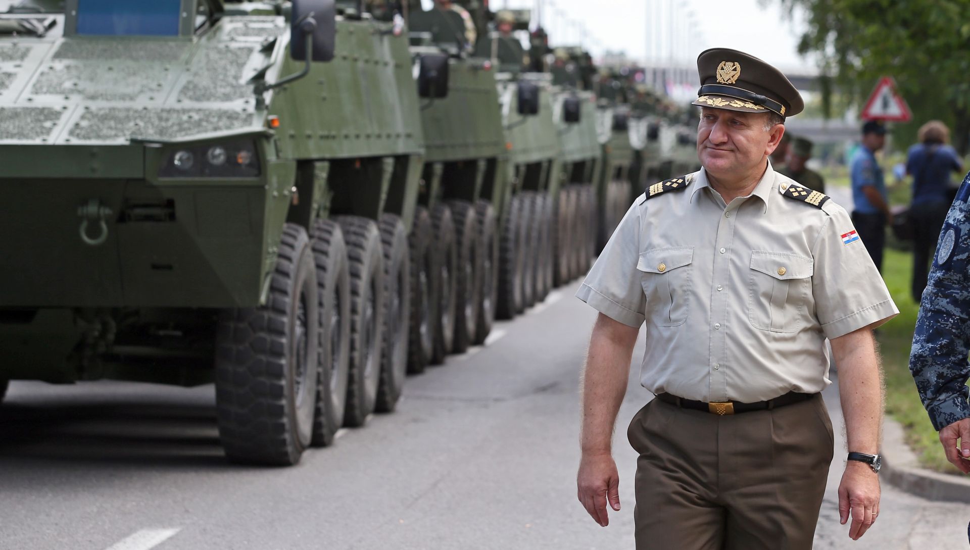 01.08.2015., krizanje Drziceve i Vukovarske ulice, Zagreb - Uvjezbavanje svecanog vojnog mimohoda povodom 20. obljetnice vojno-redarstvene operacije Oluja. Nacelnik Glavnog stozera OS RH general zbora Drago Lovric.  
Photo: Jurica Galoic/PIXSELL