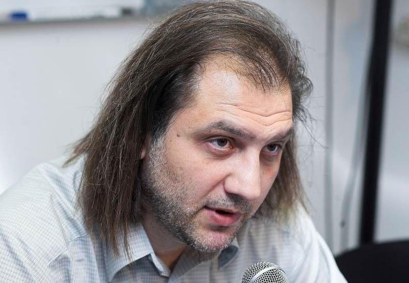 Zagreb, 9.9.2015. - Opæinski radni sud u Zagrebu u srijedu je objavio nepravomoænu presudu prema kojoj Amnesty International Hrvatska (AIH) u steèaju bivem zaposleniku Edinu Tuzlaku mora isplati 240.900 kuna zbog neisplaæenih plaæa od 2010. do 2012. jer je dobio nezakonit otkaz. Na arhivskoj fotografiji od 14.06.2006. godine Edin Tuzlak.
foto HINA / Tomislav PAVLEK / mm