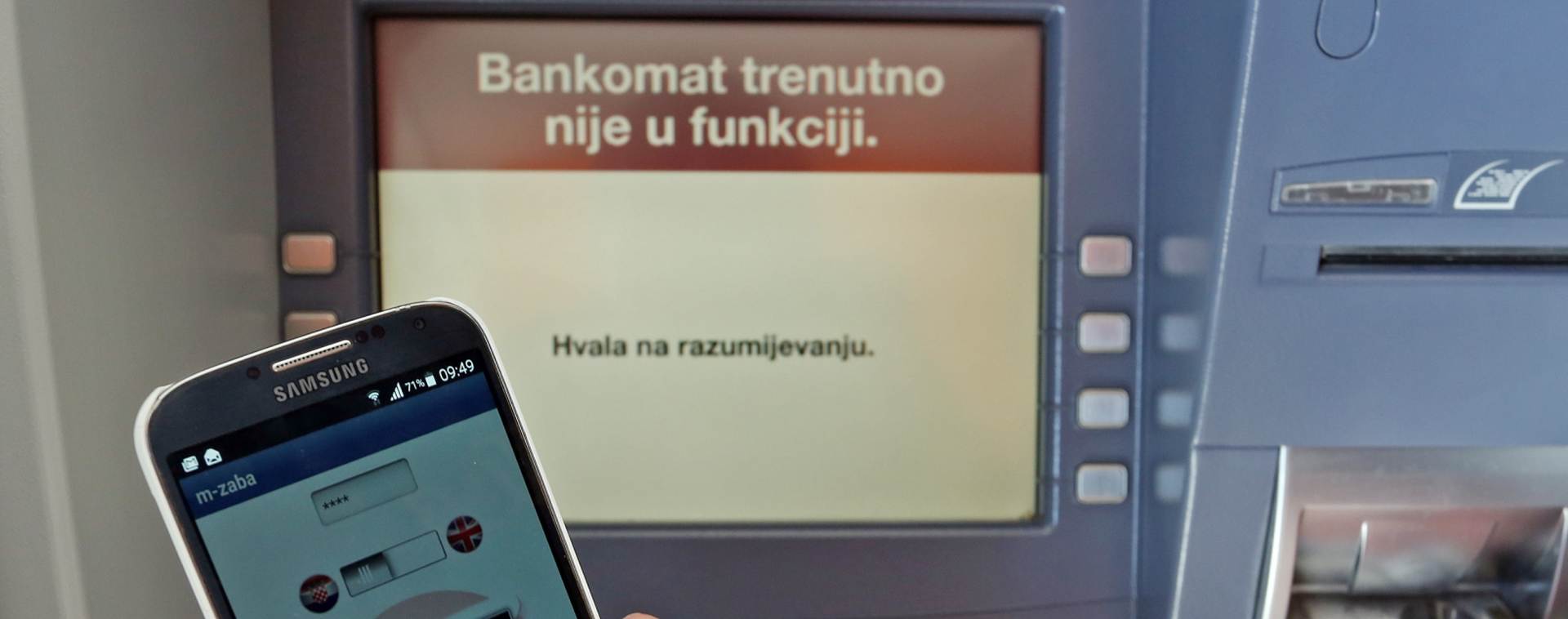 22.09.2015., Zagreb - Bankomati i internet bankarstvo Zagrebacke banke nisu u funkciji zbog poteskoca u koristenju telekomunikacijskih usluga Hrvatskog telekoma. 
Photo: Goran Jakus/PIXSELL