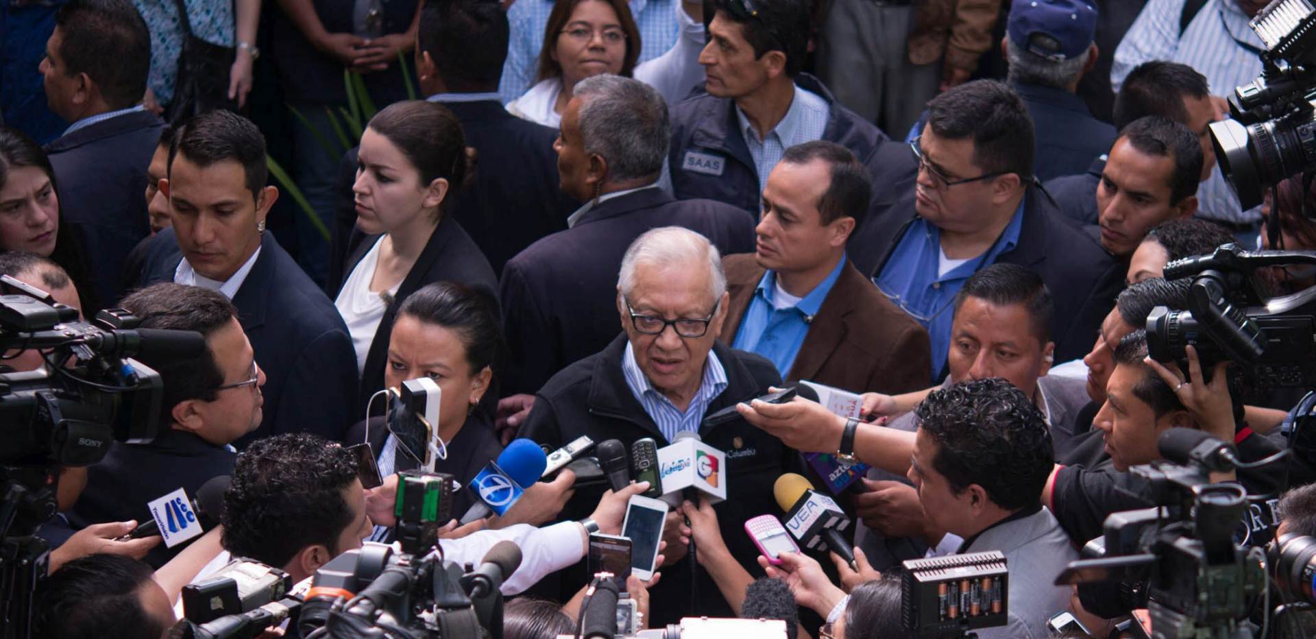 epa04916670 President of Guatemla Alejandro Maldonado talks to the press after casting his vote during the general elections, in Guatemala City, Guatemala, 06 September 2015. More than 7, 5 million Guatemalans are eligible to elect their new president and congressmen for the next four years, amid a climate of corruption and skepticism.  EPA/SANTIAGO BILLY