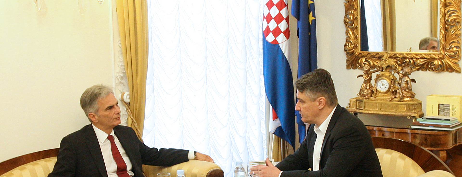Zagreb, 17.09.2015 - Premijer Zoran Milanoviæ i austrijski kancelar Werner Faymann sastali se zbog izbjeglièke krize. Na fotografiji Werner Faymann, Zoran Milanoviæ. 
foto HINA/ Daniel KASAP / dk