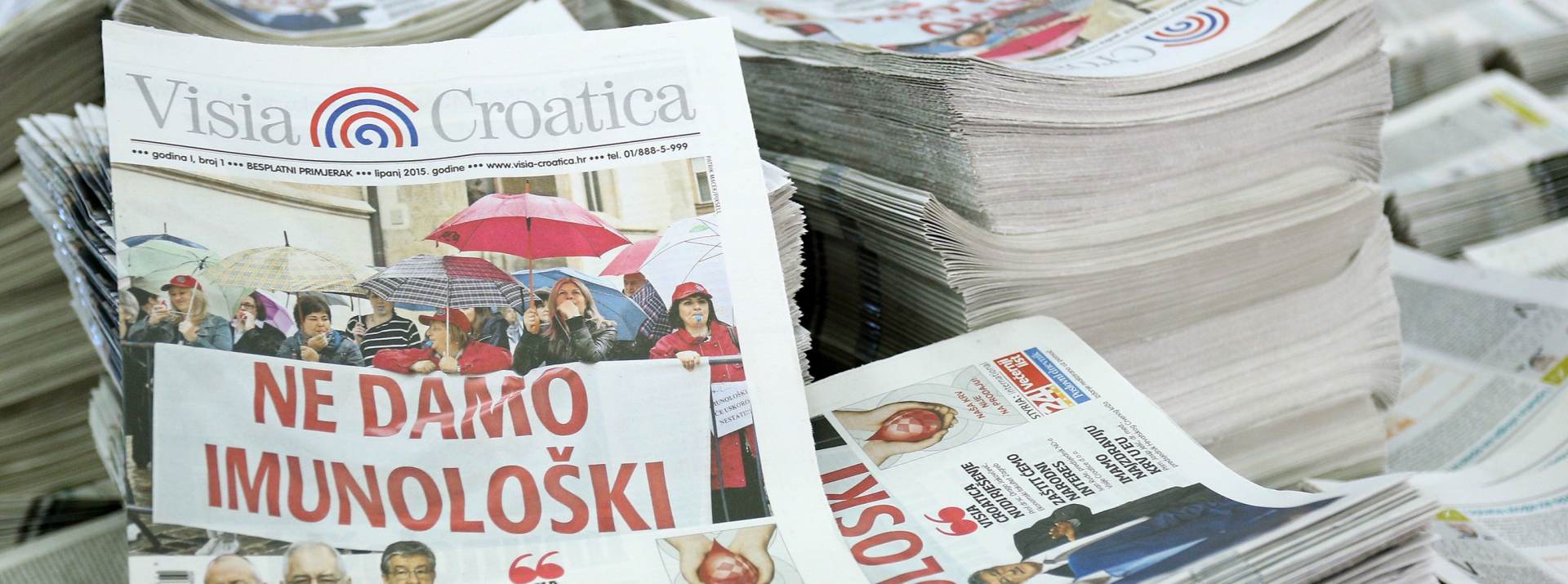 02.06.2015., Zagreb - U Tiskari Zagreb odrzana je konferencija za medije Visie Croatice  koja je zapocela s tiskom informativne novine s nakladom od dva milijuna primjeraka, koja ce putem Hrvatske poste biti dostavljena svakoj obitelji u Republici Hrvatskoj. Ovo je najvece novinsko izdanje ikada u RH, a cilj je da se gradjani informiraju o vaznosti Imunoloskog zavoda za zdravlje svakog gradjana te o mogucnosti spasa kroz model kojeg je ponudila Visia Croatica.
Photo: Anto Magzan/PIXSELL