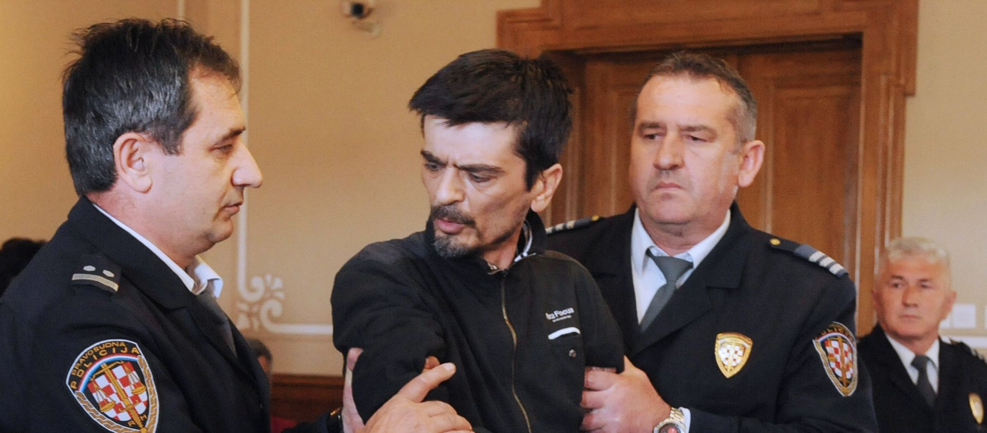 27.03.2015., Sibenik - Izricanje presude na ponovljenom sudjenju Draganu Parvinji za ubojstvo maloljetne Drnisanke Antonije Bilic. Dragan Paravinja u ponovljenom sudjenju osudjen je na 40 godina zatvora.
Photo: Hrvoje Jelavic/PIXSELL