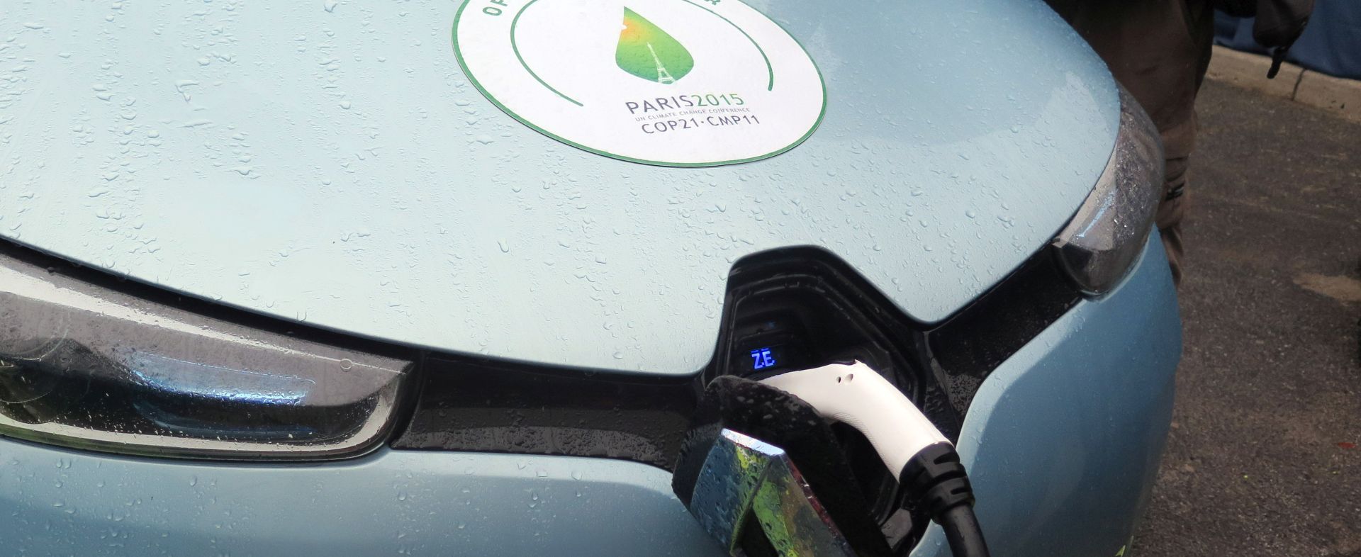 Ljubljana, 13.10.2015. - Na autocesti od Maribora prema Ljubljani kod Celja i Slovenskih Konjica u utorak su sveèano otvorene prve dvije  brze elektriène punionice za vozila na elektrièni pogon, to je dio europske ekoloke  kampanje "Zeleni koridori", u okviru koje  se do kraja ove godine u Sloveniji planira otvaranje 26 takvih punionica. Na fotografiji detalj s punionice na odmoritu Tepanje.
foto HINA / Gregor MLAKAR / STA / mm