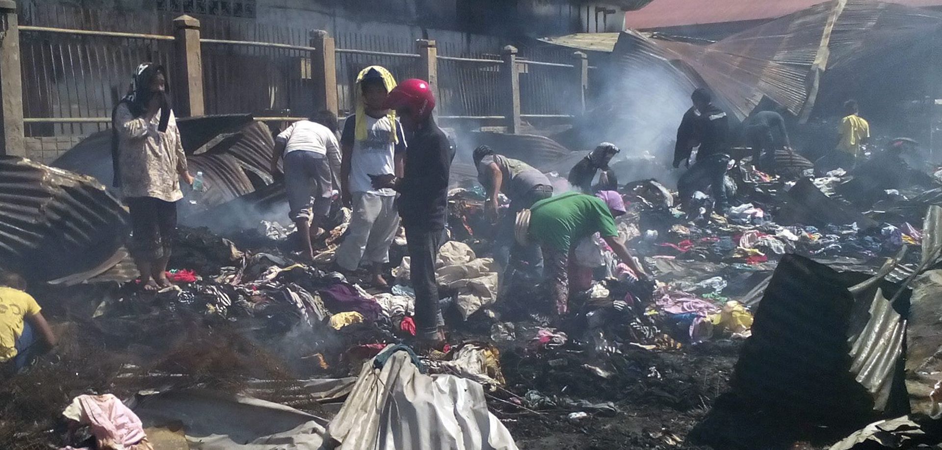 epa05004291 Filipino vendors salvage store items after a fire at a market in Zamboanga city, southern Philippines, 31 October 2015. A fire razed a public market in the southern Philippines killing 15 people, including six children, police and fire officials said. Thirteen others were injured in the fire at the three-storey market building in Zamboanga City, 875 kilometres south of Manila, said police spokesman Chief Inspector Joel Tuttuh. Most of the victims were vendors of used clothing and vegetables and their family members who usually stay overnight at their stalls, Tuttuh said. Superintendent Dominador Zabala Jr, the city fire marshal, said the fire broke out before dawn when the victims were sleeping.  EPA/LAURENZ CASTILLO