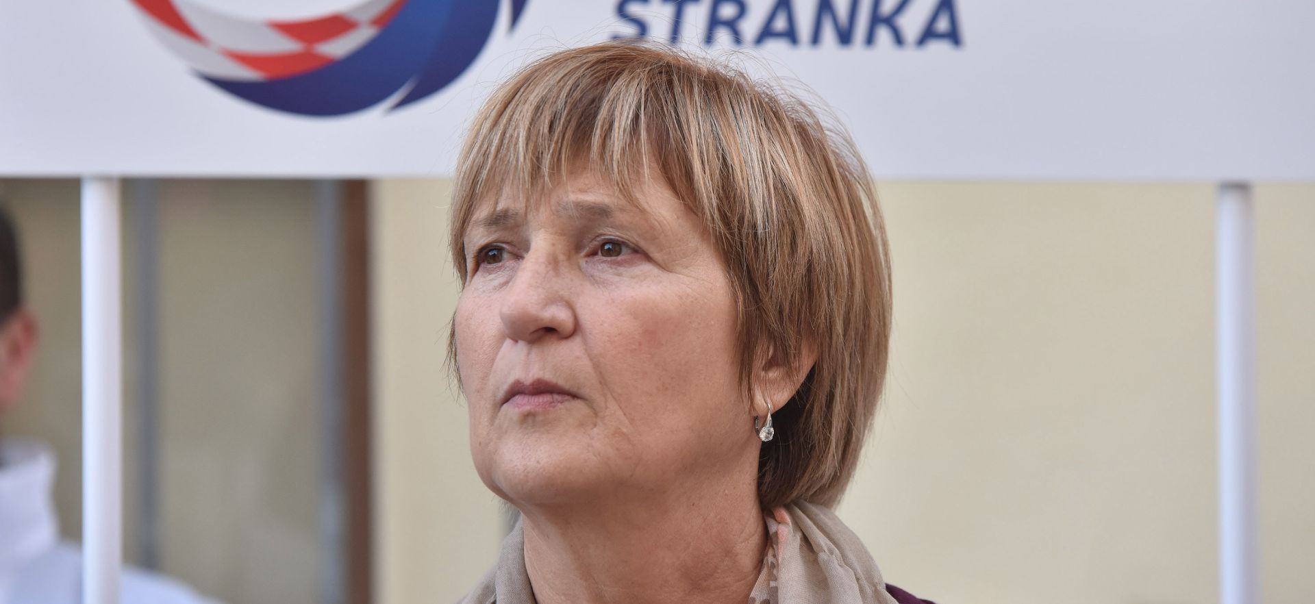 26.10.2015., Sibenik - Predsjednica HKS-a i nositeljica koalicijske liste SPREMNI u 9. izbornoj jedinici Ruza Tomasic druzila se s gradjanima i clanovima stranke. 
Photo: Hrvoje Jelavic/PIXSELL