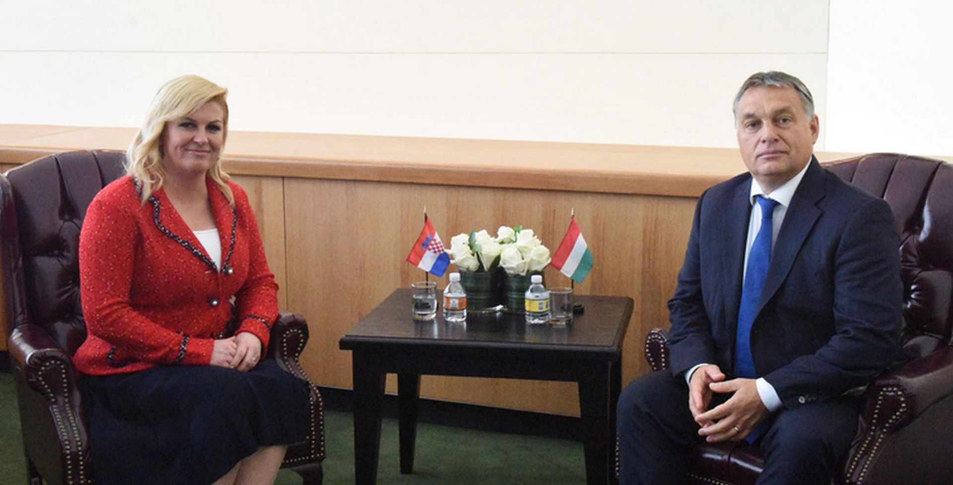 Zagreb, 1.10.2015. - Predsjednica Republike Hrvatske Kolinda Grabar-Kitaroviæ juèer se na marginama 70. jesenskog zasjedanja Opæe skuptine UN-a susrela s premijerom Kneevine Andore Antonijem Martijem, maðarskim premijerom Viktorom Orbanom te zamjenikom premijera i ministrom vanjskih poslova Slovaèke Miroslavom Lajèakom. Na fotografiji predsjednica Grabar-Kitaroviæ i Viktor Orban.
foto HINA / Ured predsjednice / mm