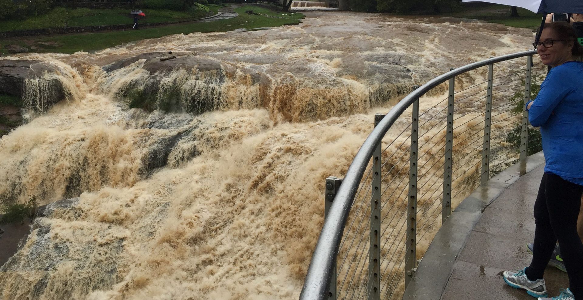 epa04963953 A handout picture made available by the South Carolina National Guard (SCNG) on 05 October 2015 shows flood waters in downtown Greenville, South Carolina, USA, 03 October 2015, in wake of record rainfalls in South Carolina. Schools and state and local government could be closed on 05 October 2015, across South Carolina as the already flood-ravaged state could see rain continue for another day. The airport in coastal Charleston, the state's most populous metropolitan area, recorded 40cm of rain over the weekend, and some locations in the state had rainfall up to 60cm. US President Barack Obama declared an emergency in South Carolina and ordered federal aid to supplement state and local response efforts. The governors of several eastern states, declared emergencies in preparation for the extreme weather.  EPA/US ARMY NATIONAL GUARD/ROBERTO DI GIOVINE  HANDOUT EDITORIAL USE ONLY/NO SALES