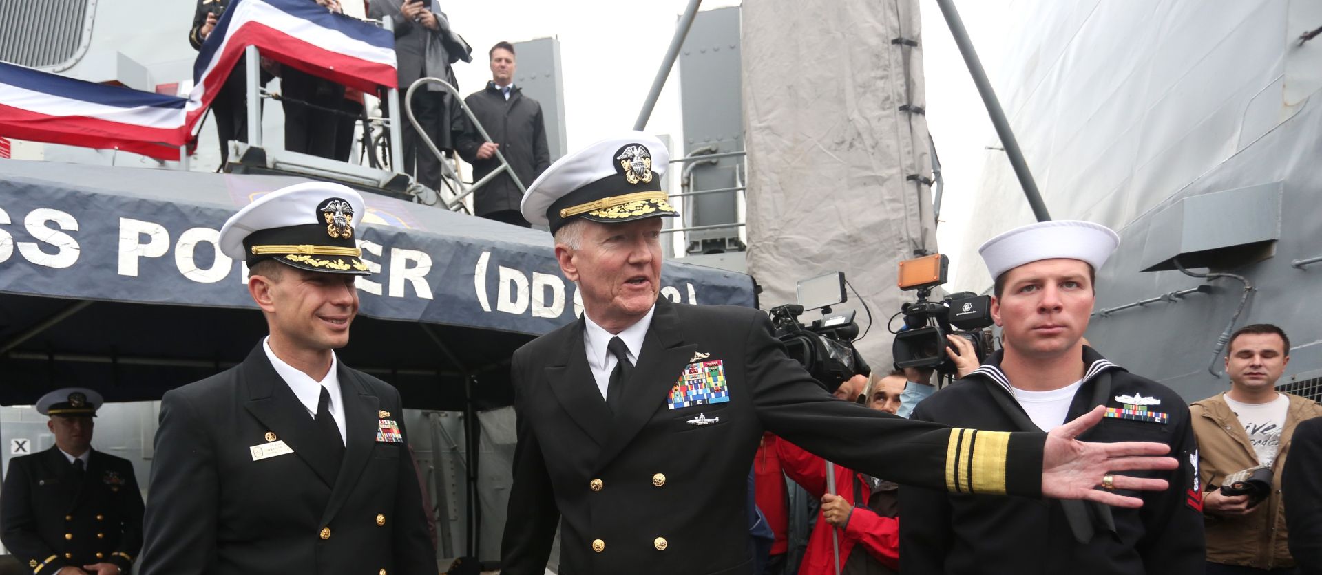 29.10.2015., Vojna luka Lora, Split - Americki ratni brod USS PORTER (DDG 78) u trodnevnoj je posjeti gradu Splitu i Hrvatskoj ratnoj mornarici. Zapovjednik VI. flote ratne mornarice SAD-a viceadmiral James G. Foggo i kapetan broda Blair Guy. 
Photo: Miranda Cikotic/PIXSELL