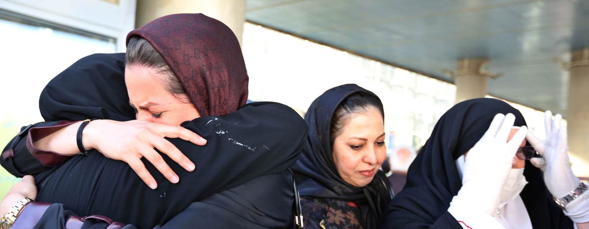 epa04956084 An Iranian hugs her mother arriving from performing Hajj in Mecca, Saudi Arabia, at the Imam Khomeini International Airport in Tehran, Iran, 29 September 2015. According to reports the stampede 23 September in the Mina area near Mecca claimed the lives of more than 769, 239 of whom were Iranians. Iran has subsequently offered scathing criticism of its regional rival, Saudi Arabia, accusing it of mishandling one of the most important events in the Muslim calendar.  EPA/ABEDIN TAHERKENAREH