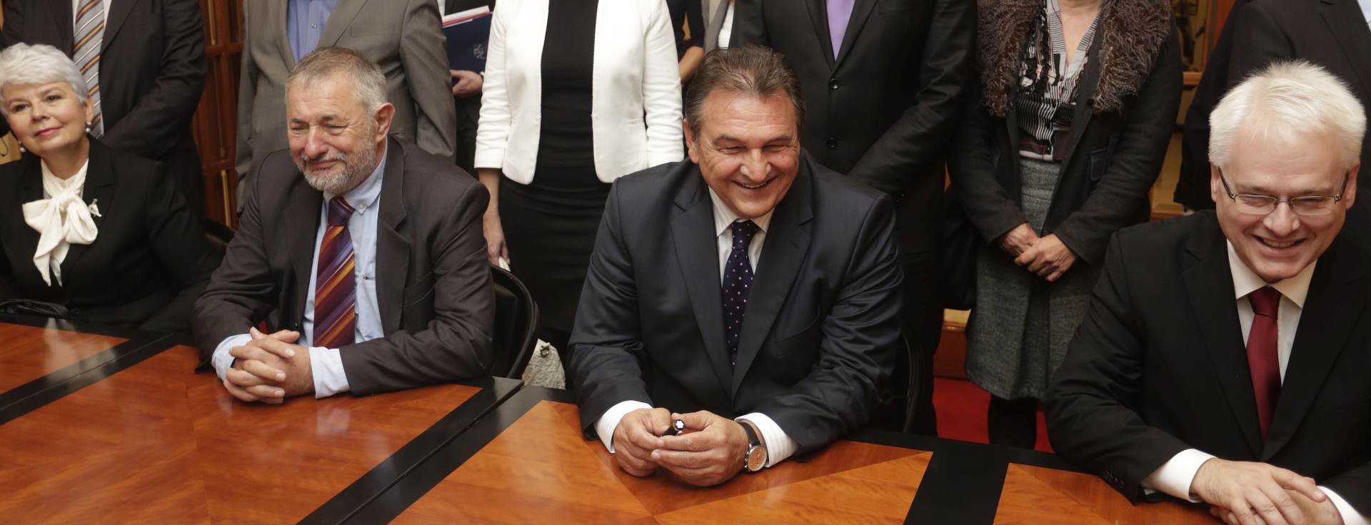 Zagreb, 19.10.2015 - Koalicija stranaka Uspjena Hrvatska (Narodna stranka - reformisti i Naprijed Hrvatska! -progresivni savez) predali su kandidacijske liste za parlamentarne izbore Dravnom izbornom povjerenstvu. Na slici Jadranka Kosor, Josip Kregar, Natalija Martinèeviæ, Radimir Èaèiæ, Petar Baranoviæ i Ivo Josipoviæ.
foto HINA/ Denis CERIÆ /dc