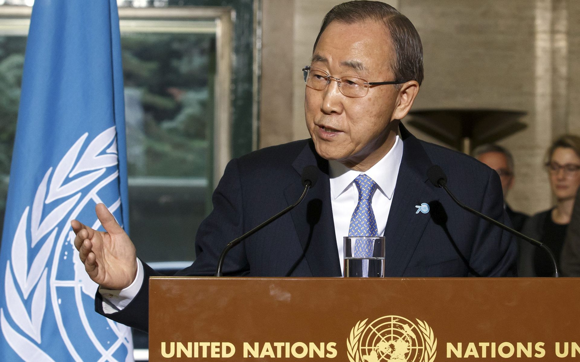 epa05004780 UN Secretary-General Ban Ki-moon speaks to the media after a bilateral meeting about the world's humanitarian crisis with Swiss Peter Maurer (no pictured), President of the International Committee of the Red Cross (ICRC), at the European headquarters of the United Nations in Geneva, Switzerland, 31 October 2015.  EPA/SALVATORE DI NOLFI