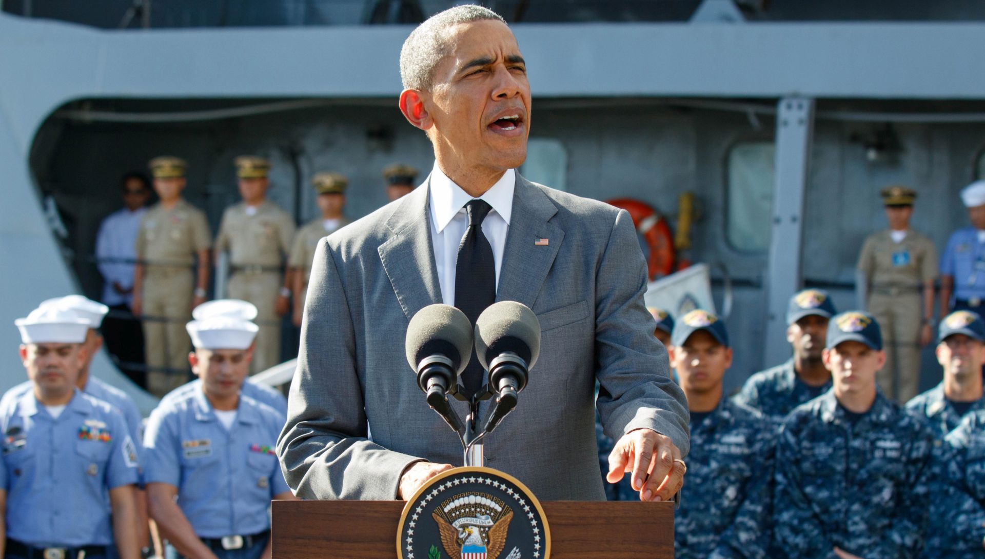 epa05029307 US President Barack Obama speaks after touring the BRP Gregorio del Pilar at a Naval station in Manila, Philippines, 17 November 2015. President Obama announced 250 million dollars in maritime security assistance for South-East Asian allies, ahead of an international economic summit overshadowed by disputes in the South China Sea. Obama spoke aboard the Philippine Navy's flagship, BRP Gregorio del Pilar, docked off Manila Bay, just across from the main venue of the Asia-Pacific Economic Cooperation (APEC) leaders' summit.  EPA/STR