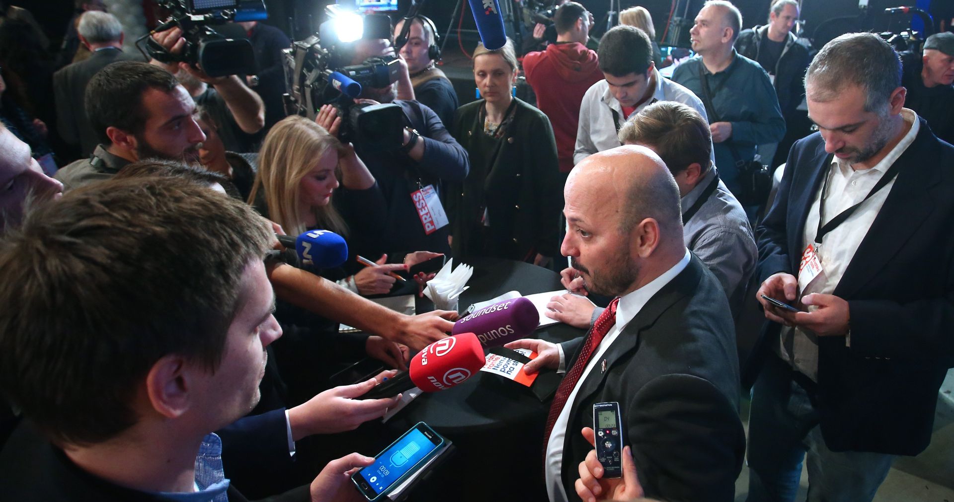 08.11.2015., Zagreb - Docek rezultata parlamentarnih izbora u stozeru Socijaldemokratske partije Hrvatske u Tvornici kulture. Gordan Maras. Photo: Sanjin Strukic/PIXSELL