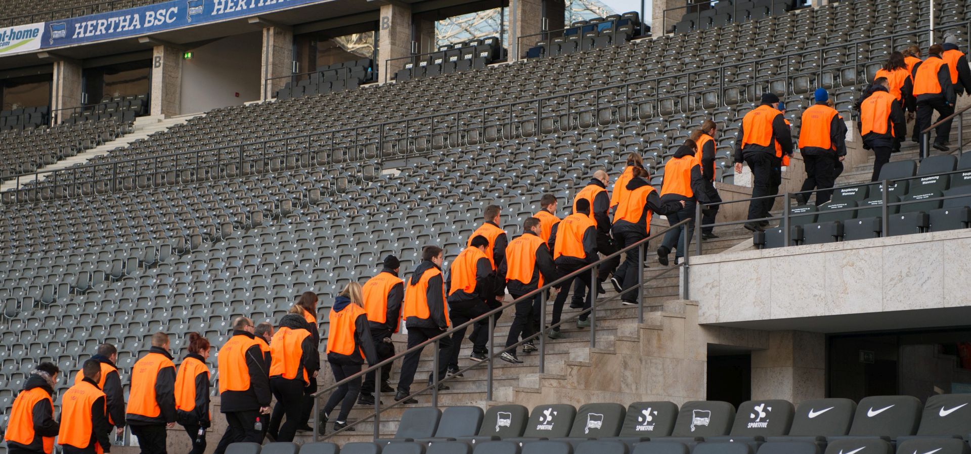 epa05037119 Security forces inspect the bleachers ahead of the German Bundesliga soccer match between Hertha BSC and 1899 Hoffenheim at Olympic Stadium in Berlin, Germany, 22 November 2015.  EPA/SOEREN STACHE