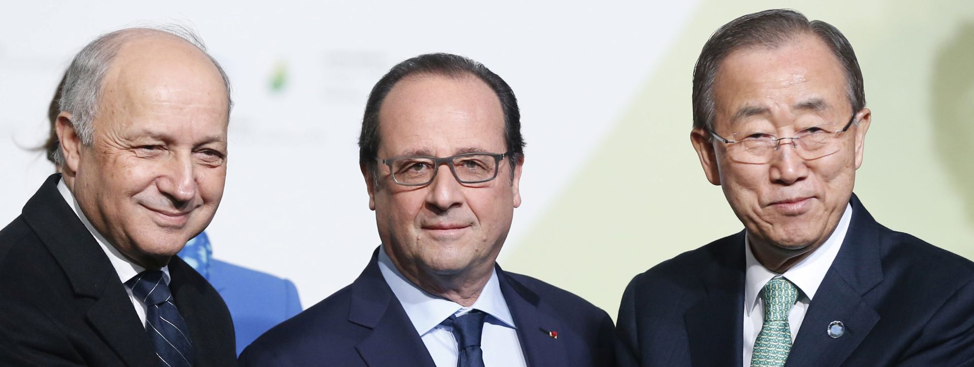 epa05048263 French President Francois Hollande (C) and French Foreign Affairs Minister Laurent Fabius (L) greet United Nations Secretary General Ban Ki-moon (R) as he arrives at the COP21 World Climate Change Conference 2015 in Le Bourget, north of Paris, France, 30 November 2015. The 21st Conference of the Parties (COP21) is held in Paris from 30 November to 11 December to reach an international agreement to limit greenhouse gas emissions and curtail climate change.  EPA/GUILLAUME HORCAJUELO / POOL MAXPPP OUT