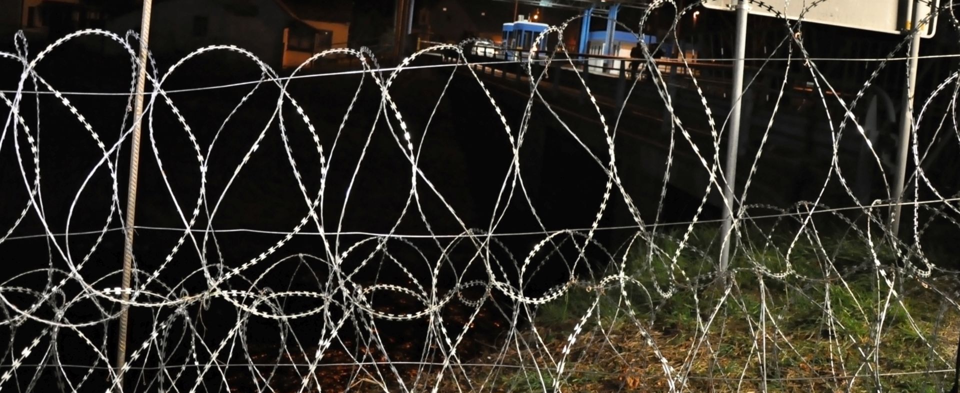 Rigonce, 11.11.2015 - Slovenska policija na graniènom prijelazu Rigonce.
foto HINA/ STA/ Rasto Boiè/ ik