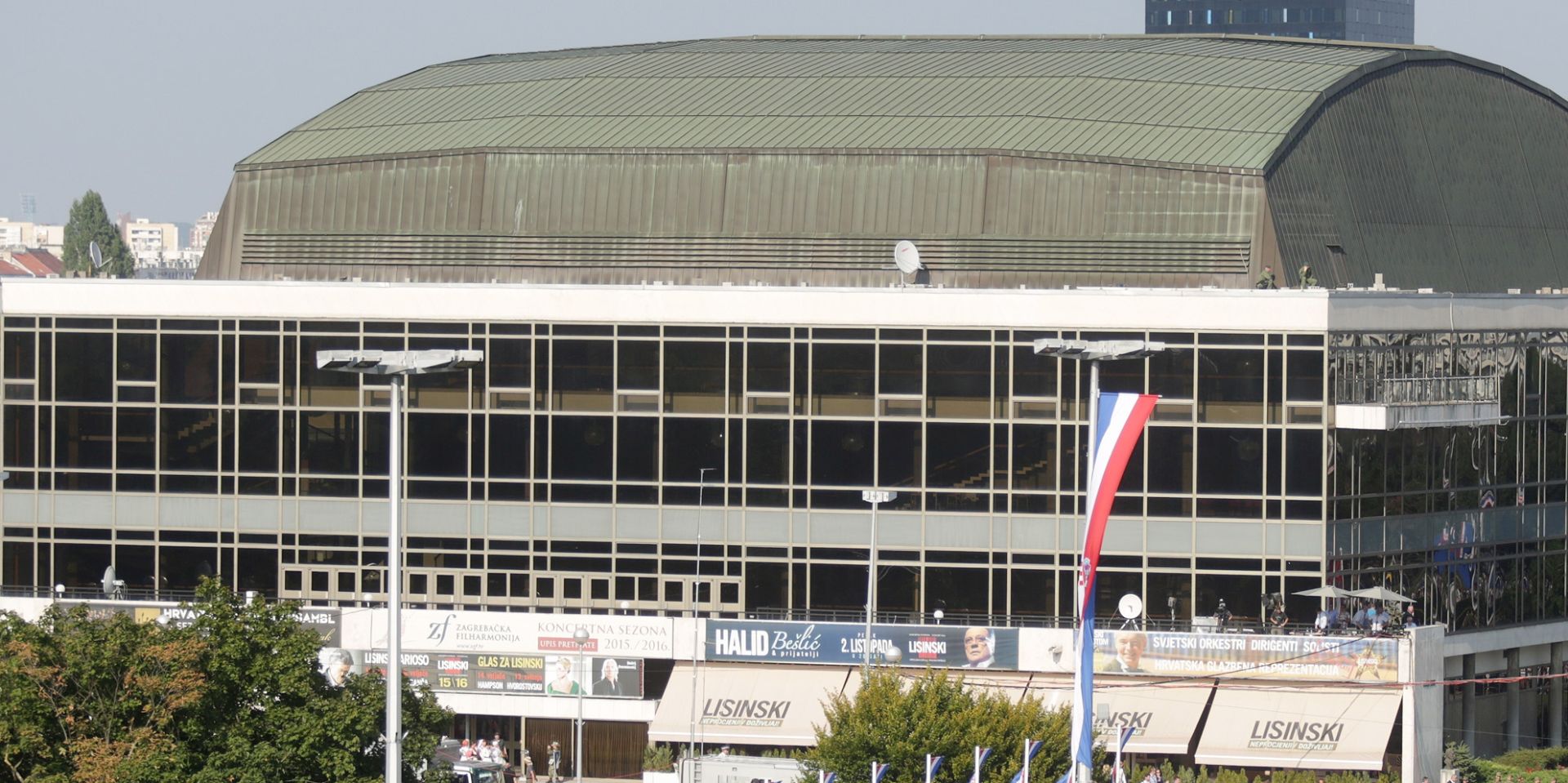 04.08.2015., Zagreb - Svecani mimohod Hrvatske vojske povodom obiljezavanja Dana pobjede i domovinske zahvalnosti i Dana hrvatskih branitelja te 20. obljetnice vojno-redarstvene operacije Oluja. U mimohodu od Avenije Marina Drzica do Savske ulice sudjeluju pjesacki, zrakoplovni te motorizirani, mehanizirani i oklopni postroji s razlicitim borbenim i neborbenim vozilima. 
Photo: Borna Filic/PIXSELL