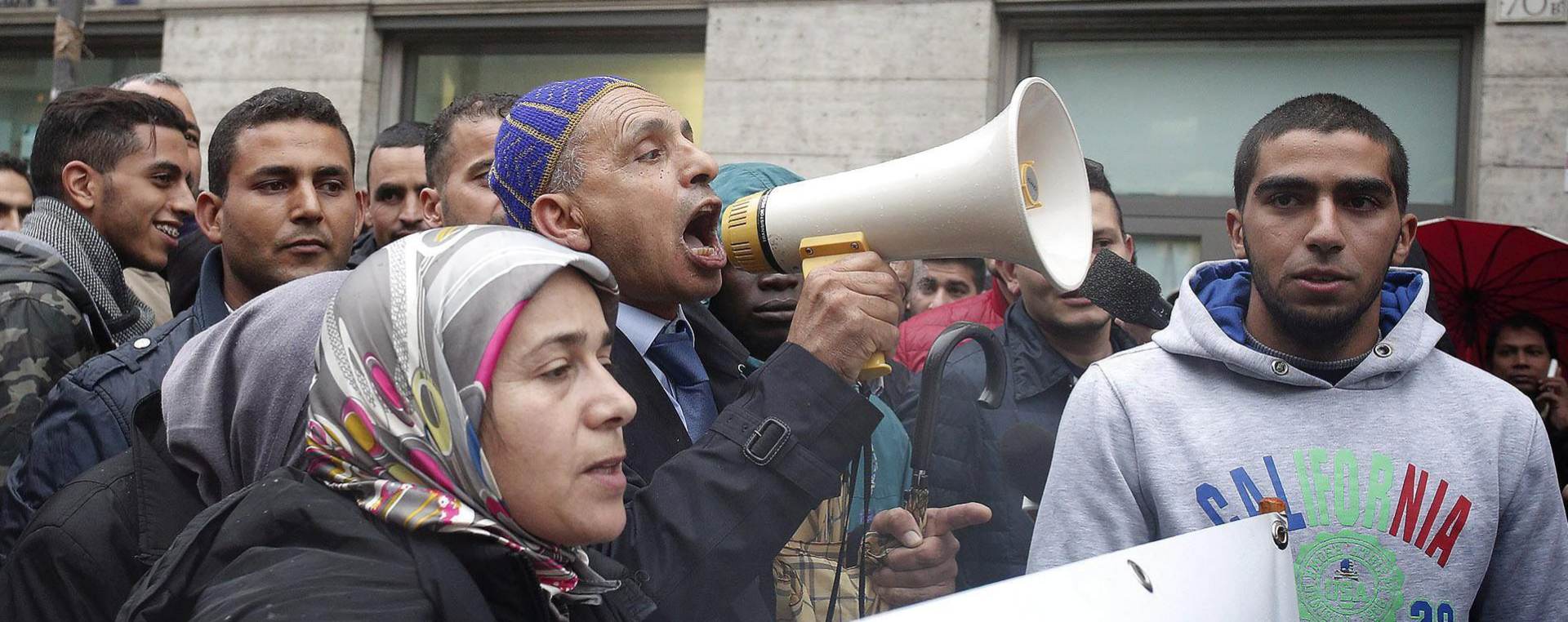 epa05035867 People protest against terrorism in Rome, Italy, 21 November 2015. Muslims protested nationwide under the motto 'Not In My Name'.  EPA/GIUSEPPE LAMI