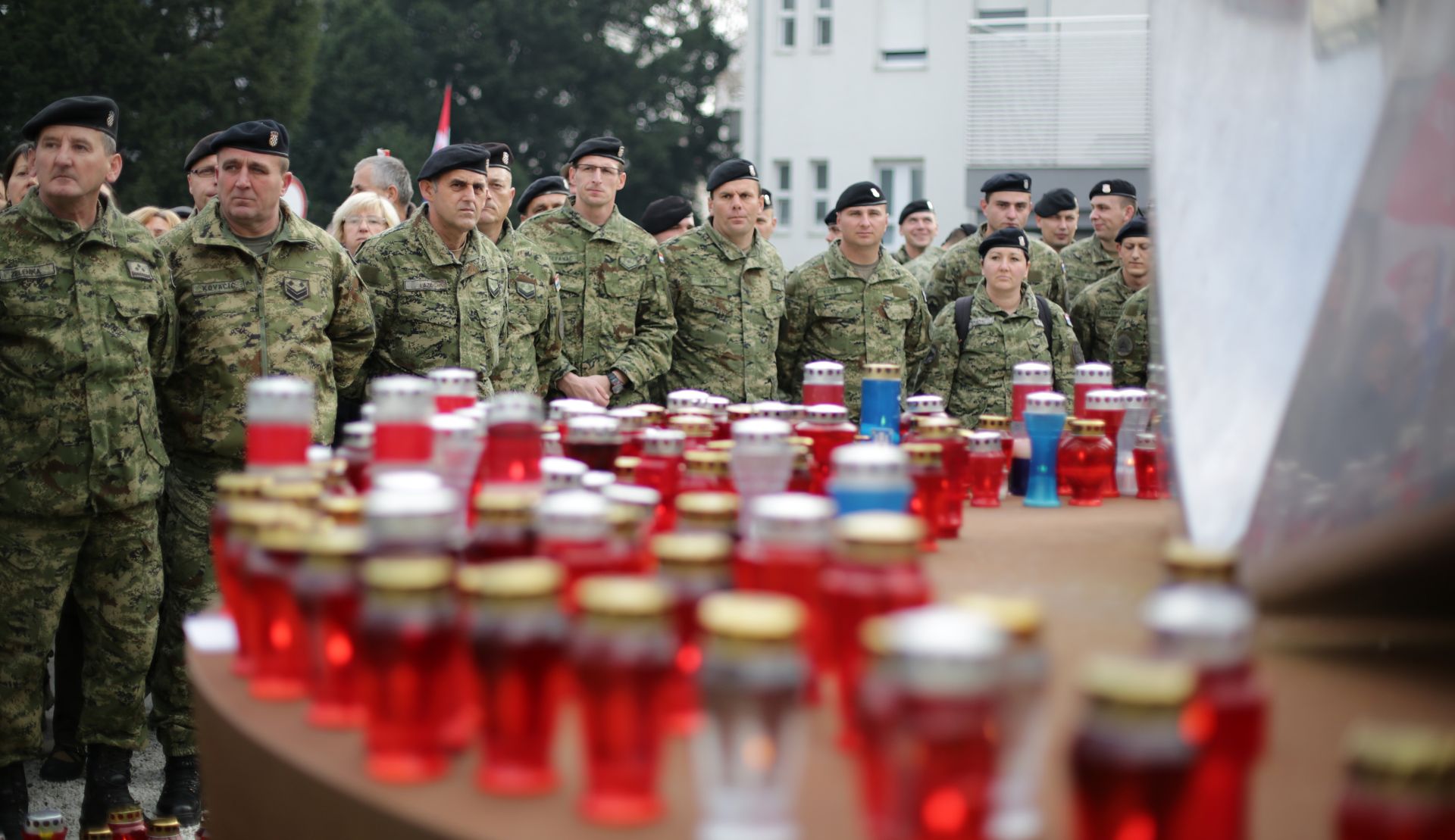 18.11.2015., Vukovar - Dan sjecanja na zrtvu Vukovara 1991.-2015. "Vukovar - mjesto posebnog pijeteta". Kolonom sjecanja od vukovarske bolnice do memorijalnog groblja odaje se pocast Gradu Heroju, njegovoj zrtvi i stanovnicima tog grada. 
Photo: Grgur Zucko/PIXSELL