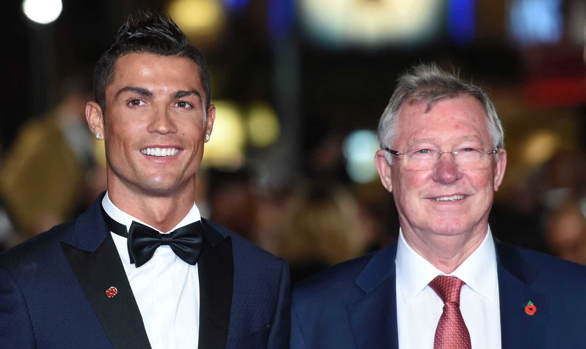 epa05018374 Real Madrid's Portuguese striker Cristiano Ronaldo (L) and former Manchester United manager, Sir Alex Ferguson (R) arrive for the World Premiere of 'Ronaldo' at Leicester Square in  London, Britain, 09 November 2015. The documentary film is released in British theaters the same day.  EPA/FACUNDO ARRIZABALAGA