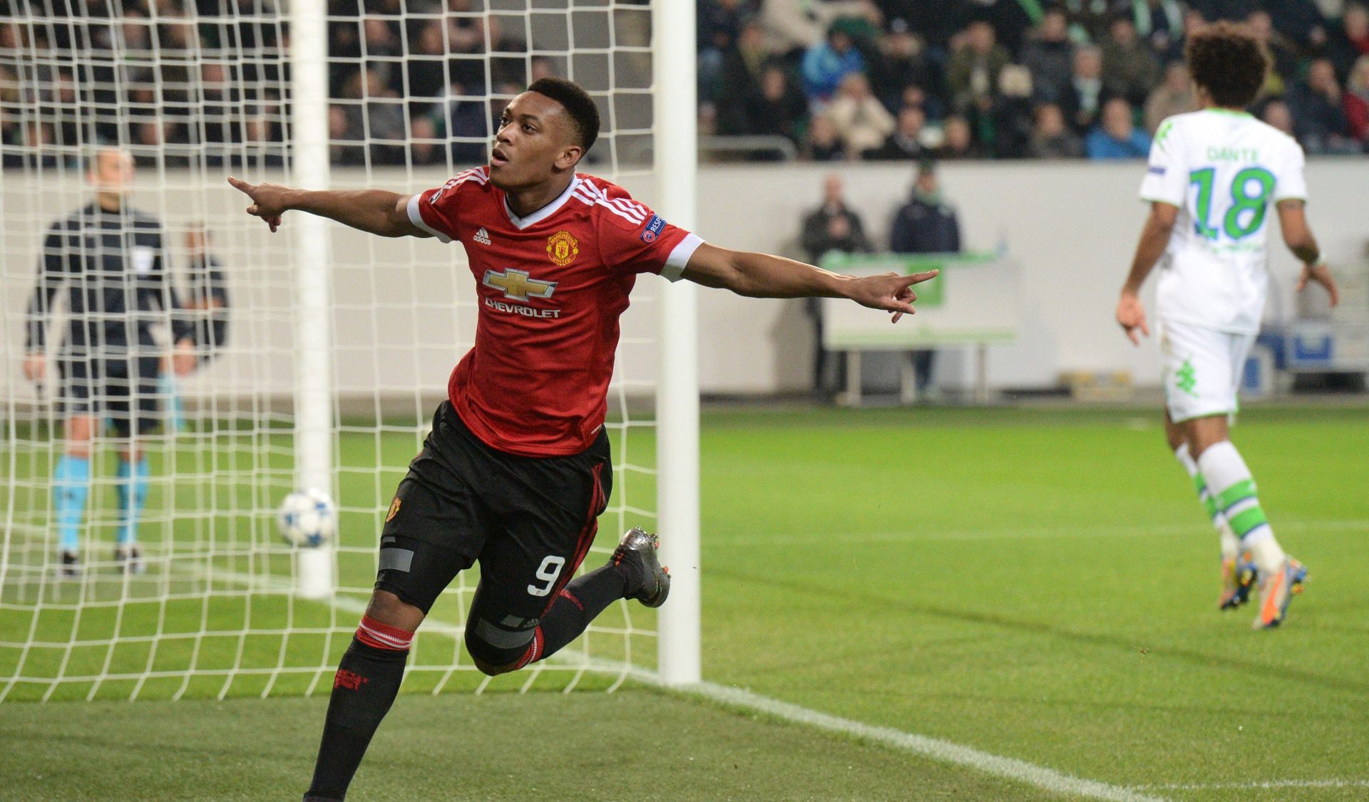 epa05060350 Anthony Martial of Manchester celebrates scoring the 1-0 during of the UEFA Champions League Group B match between VfL Wolfsburg vs Manchester United in Wolfsburg, Germany, 08 December 2015.  EPA/JULIAN STRATENSCHULTE