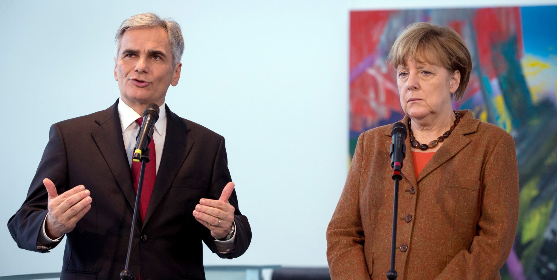 epa05032452 German Chancellor Angela Merkel (R) and Austrian Chancellor Werner Faymann (L) speak to the press in the Federal Chancellery in Berlin, Germany, 19 November 2015.  EPA/KAY NIETFELD