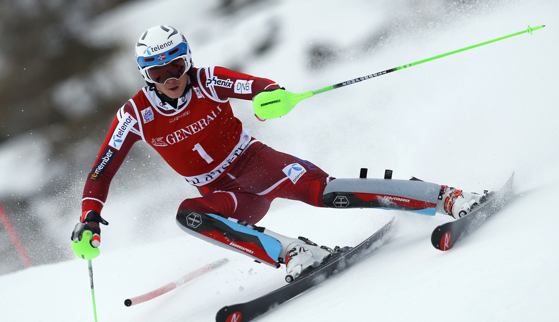 epa05067243 Henrik Kristoffersen of Norway in action during the Men's Slalom at the FIS Alpine Skiing World Cup in Val d'Isere, France, 13 December 2015.  EPA/GUILLAUME HORCAJUELO