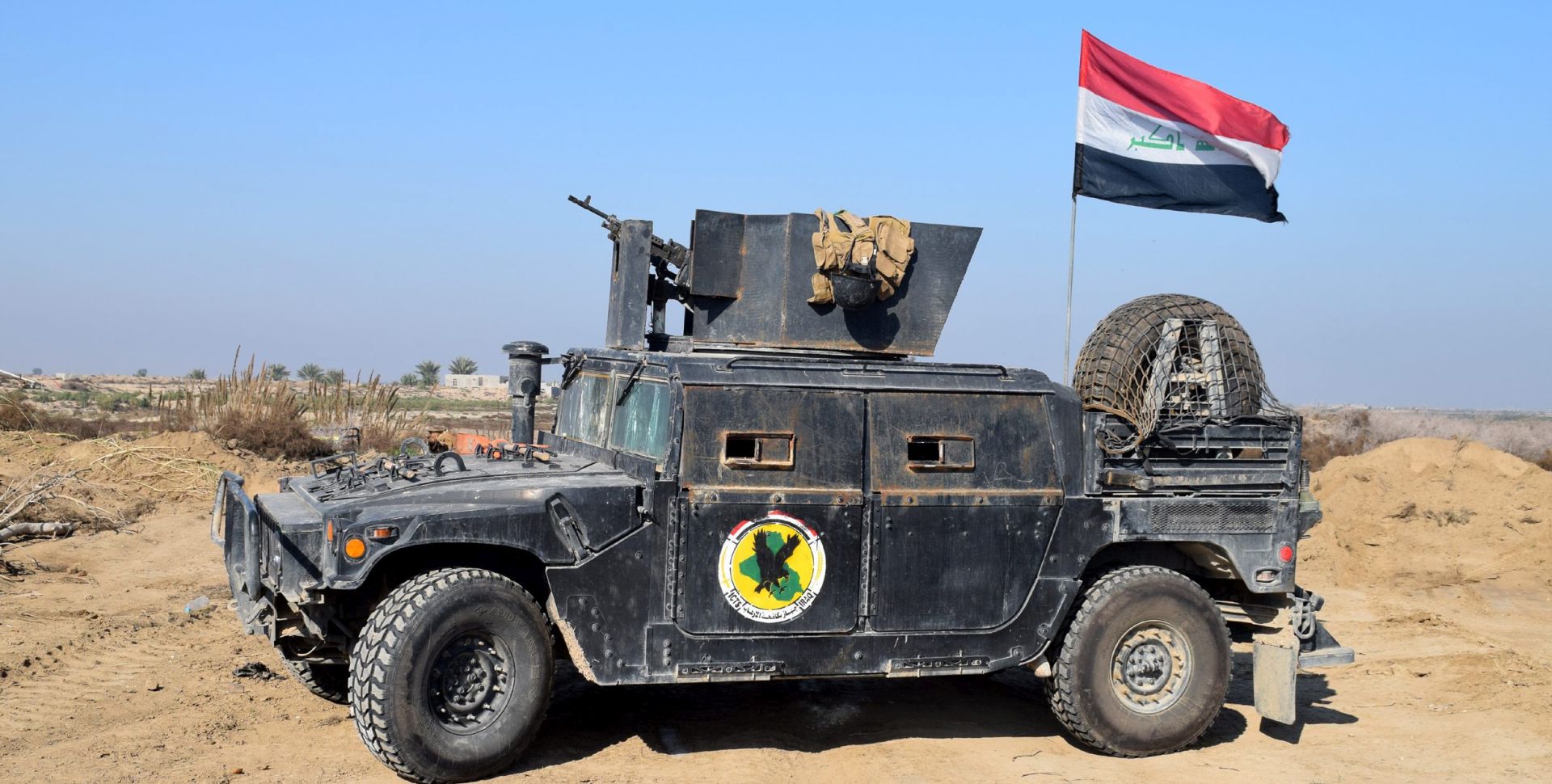 epa05079027 An Iraqi military vehicle takes up position during a military operation against the Islamic state group in Ramadi city, west of Iraq on 22 December 2015. The Iraqi military forces launched a military operation to retake the provincial capital from IS amid reports IS was preventing civilians from leaving the city. Despite being backed by airstrikes from a US led coalition and estimates between 250 to 300 IS fighters remained in the city.  EPA/STR