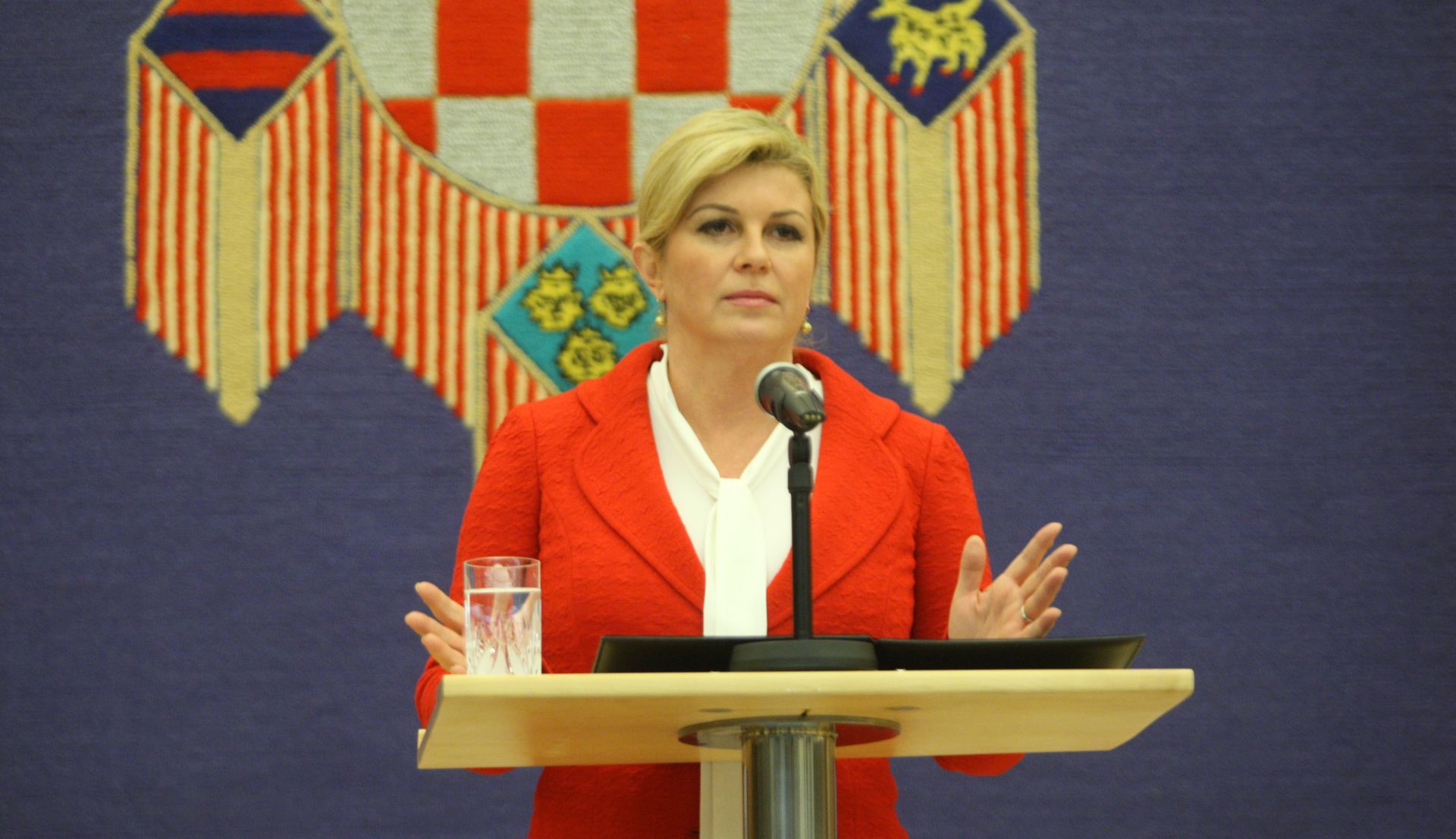 Zagreb, 15.12.2015 - Izjava za medije predsjednice RH Kolinde Grabar Kitaroviæ nakon treæeg kruga konzultacija. foto HINA/ Daniel KASAP / dk