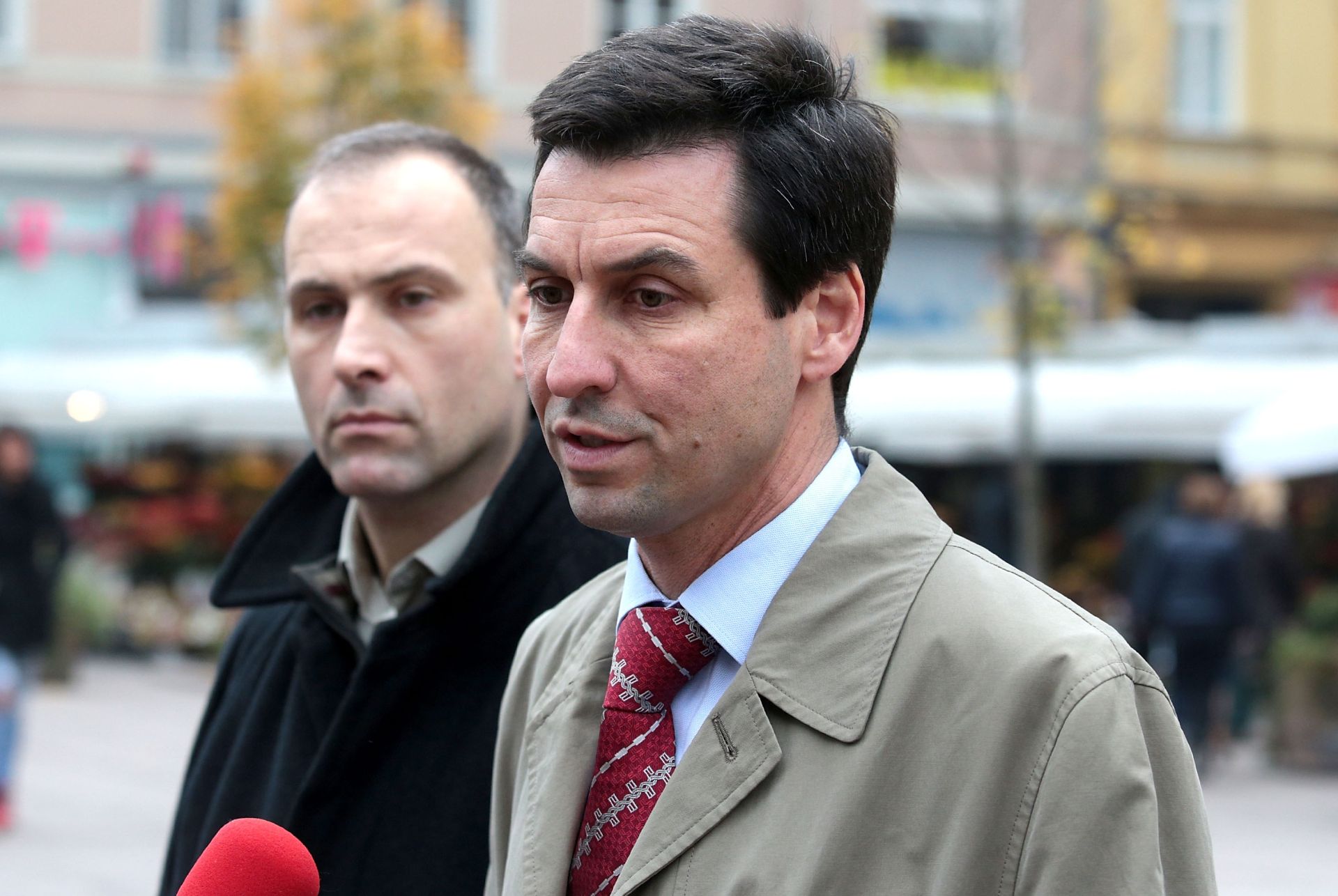 21.11.2014., Zagreb - Predsjednik HRAST-a Ladislav Ilcic odrzao je na Cvjetnom trgu konferenciju za medije na kojoj je govorio o problemu pedofilije.
Photo: Patrik Macek/PIXSELL