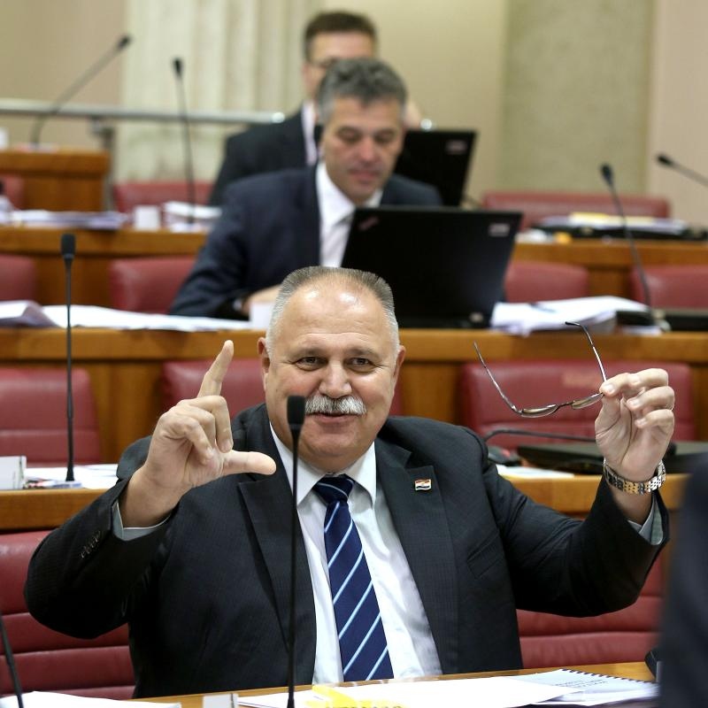 HDZ-OVAC IVAN ŠUKER KAŽE DA JE RIJEČ O 'PRELIJEVANJU IZ ŠUPLJEG U PRAZNO'


FOTO: Patrik Macek/PIXSELL