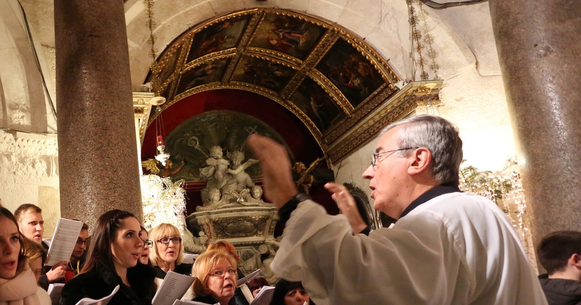 25.12.2015., Split - Mons. Marin Barisic, nadbiskup metropolit splitsko-makarski, predvodio misu polnocku u katedrali Svetoga Duje. 
Photo: Miranda Cikotic/PIXSELL